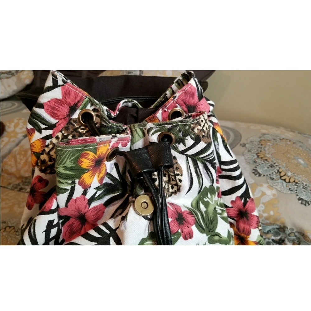 Backpack - Picture 2 of 4